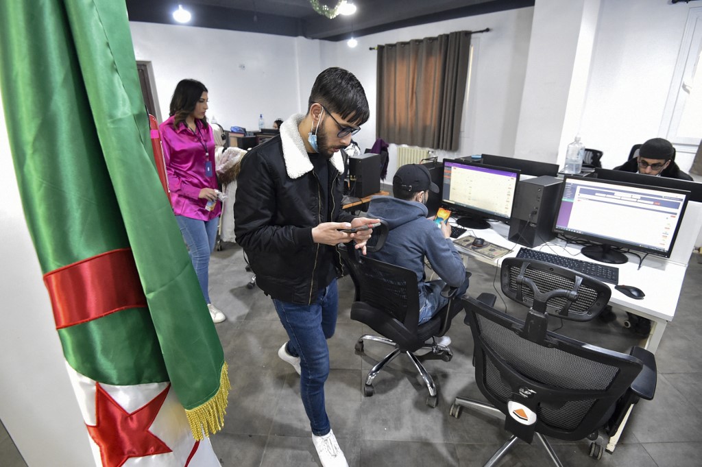 Les employés de Yassir au QG de la start-up (AFP/Ryad Kramdi)