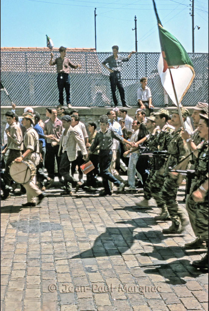 Inédites et incroyables photos couleurs des défilés du 3 juillet 1962 11