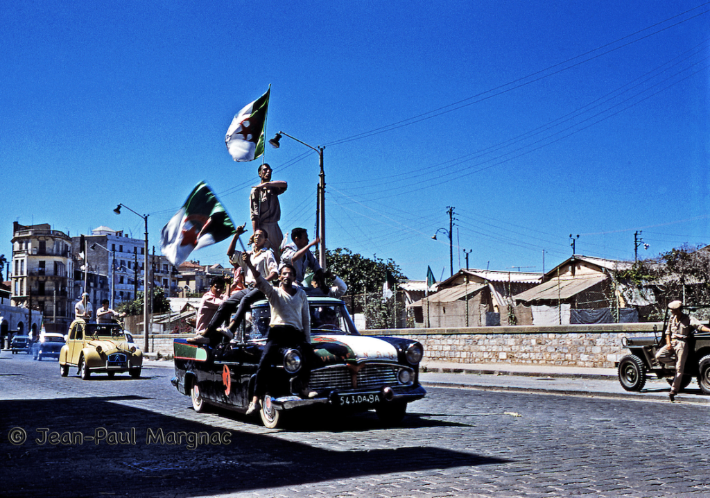 Inédites et incroyables photos couleurs des défilés du 3 juillet 1962 3