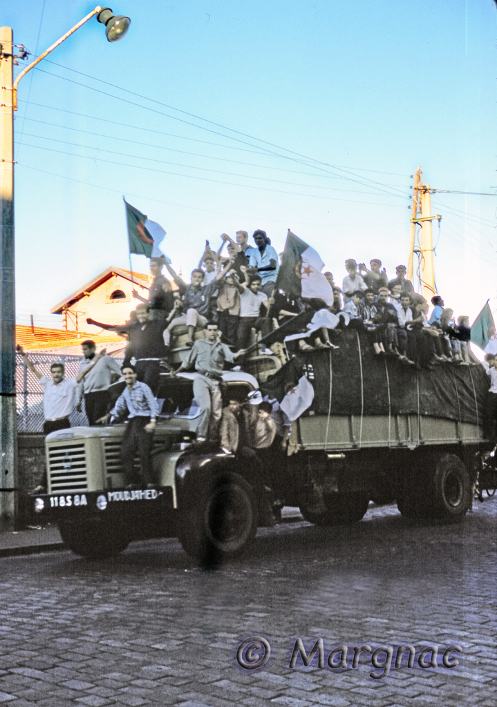 Inédites et incroyables photos couleurs des défilés du 3 juillet 1962 4