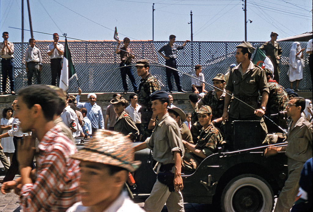 Inédites et incroyables photos couleurs des défilés du 3 juillet 1962 6