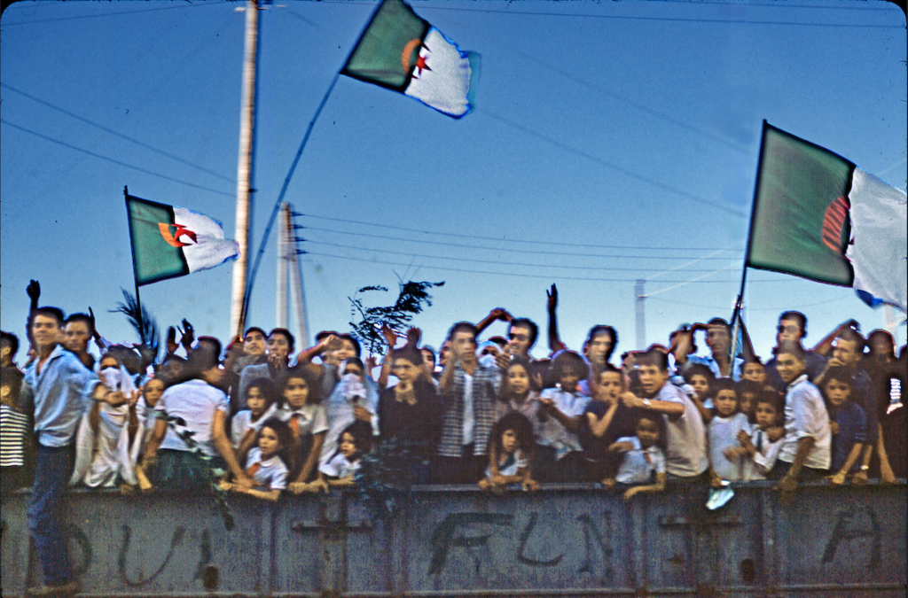 Inédites et incroyables photos couleurs des défilés du 3 juillet 1962 7