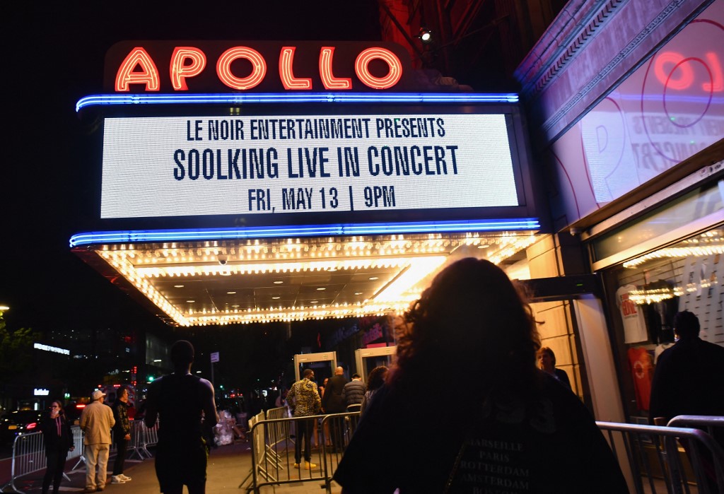 Soolking à l’affiche de la légendaire salle Apollo Theater de Harlem, à New York, là où a chanté Billie Holiday, Aretha Franklin et James Brown (AFP/Angela Weiss)