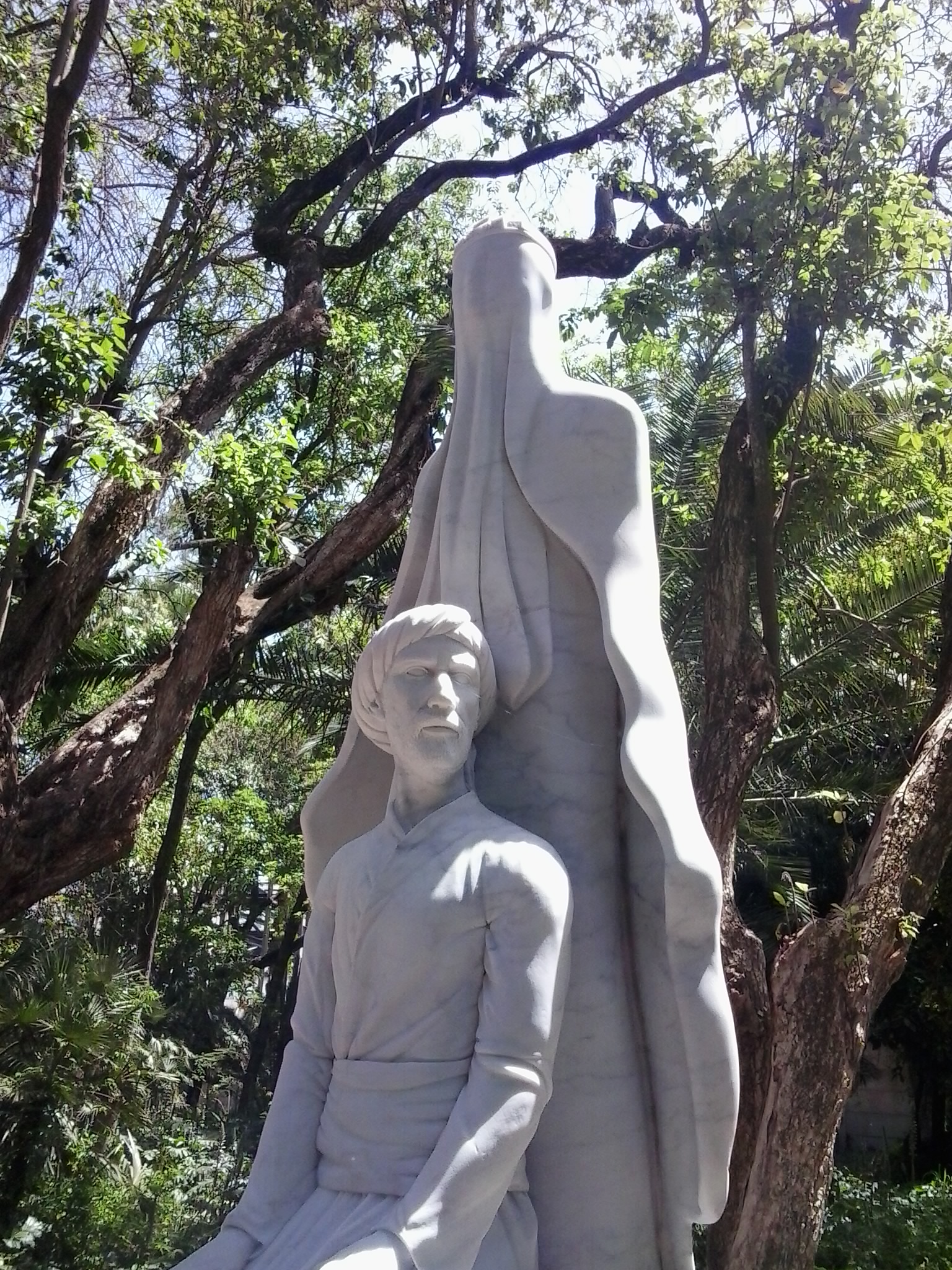 La statue de Ali Betchine au Jardin d'essai d'El Hamma à Alger